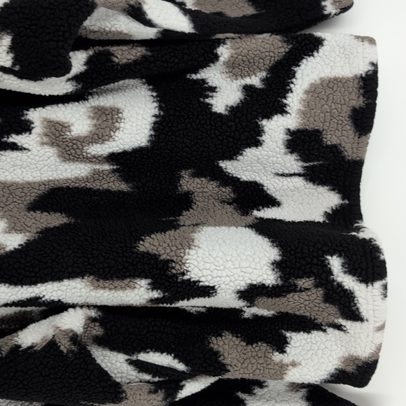 Eddie Bauer sweater size large great condition ! - Picture 9 of 16